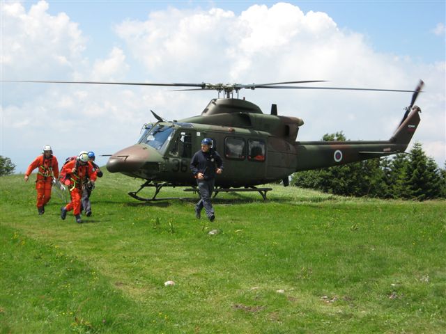 res_kriska170607_dezurna_ekipa_brnik
